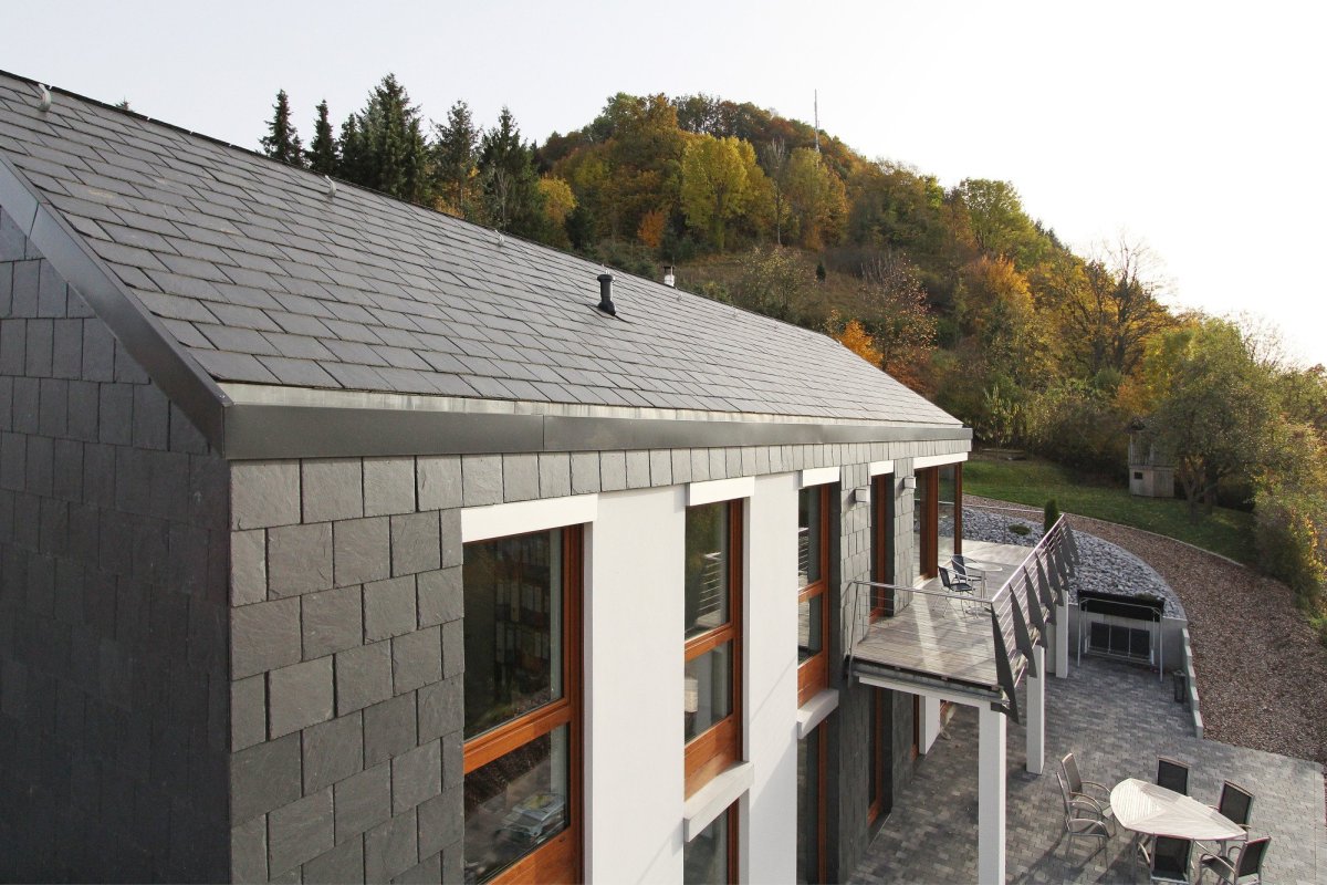 Дом из сланца