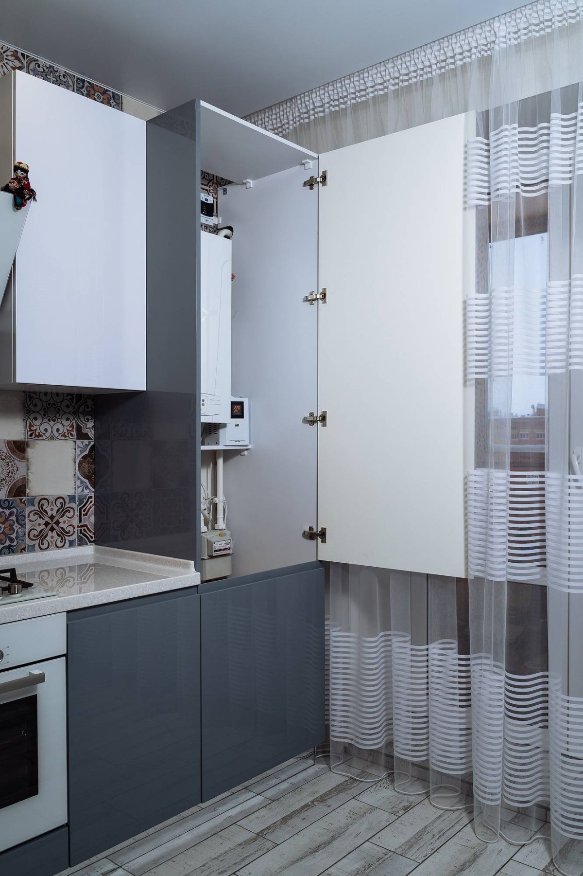 Шкаф для газового котла на кухне