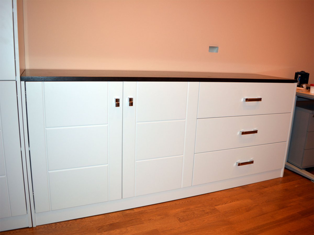 Цоколь шкафа