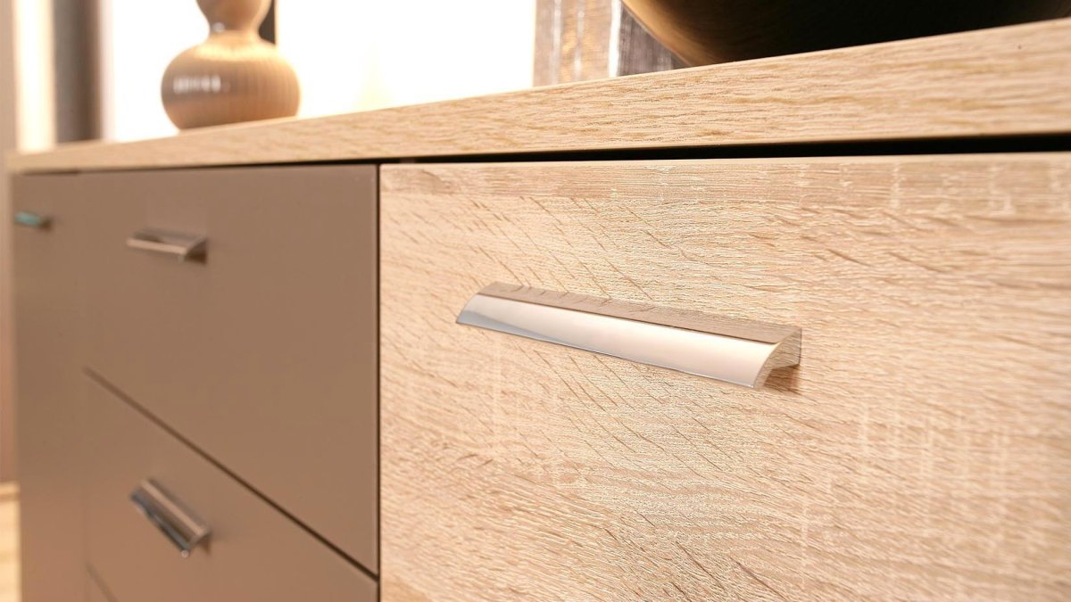 Торцевые ручки на комоде