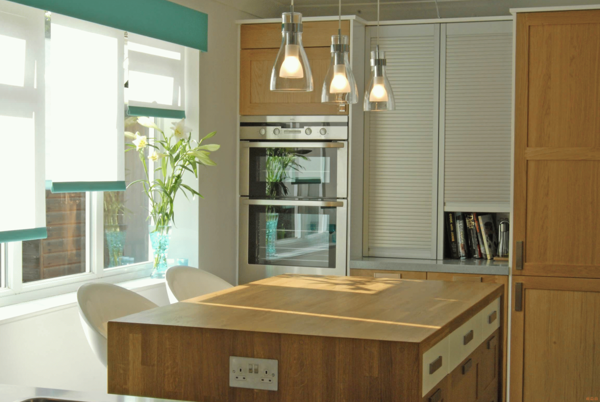 Жалюзийные двери на кухне