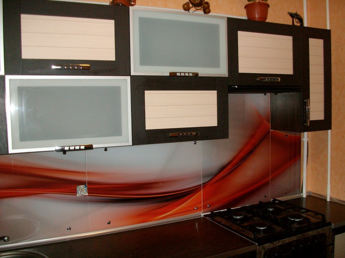 Фасады для кухни стекло в алюминиевой рамке