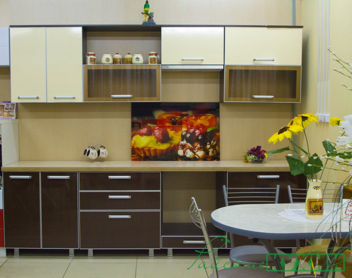 Кухня с алюминиевой рамкой