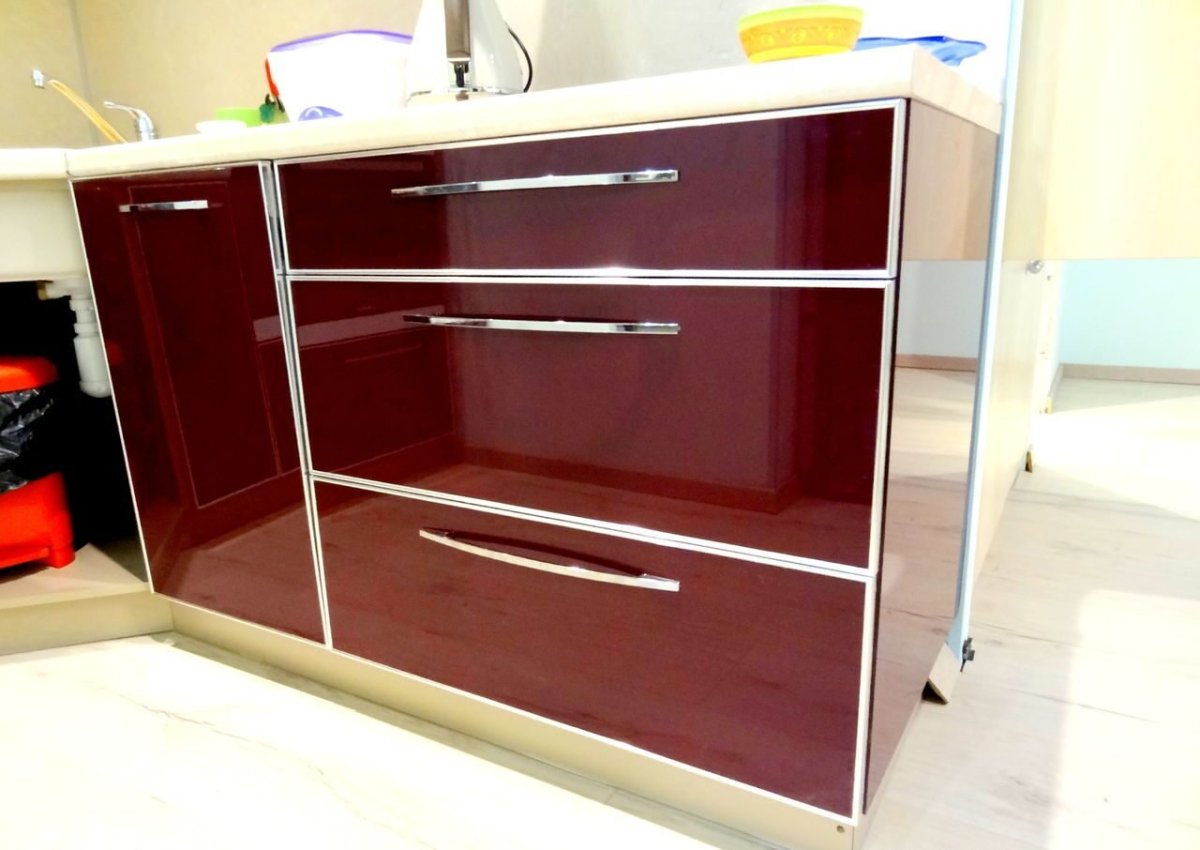 Кухонные фасады в алюминиевой рамке