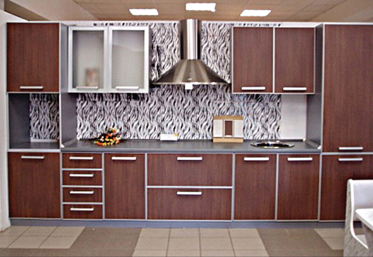 Алюминиевая рамка для фасадов кухни