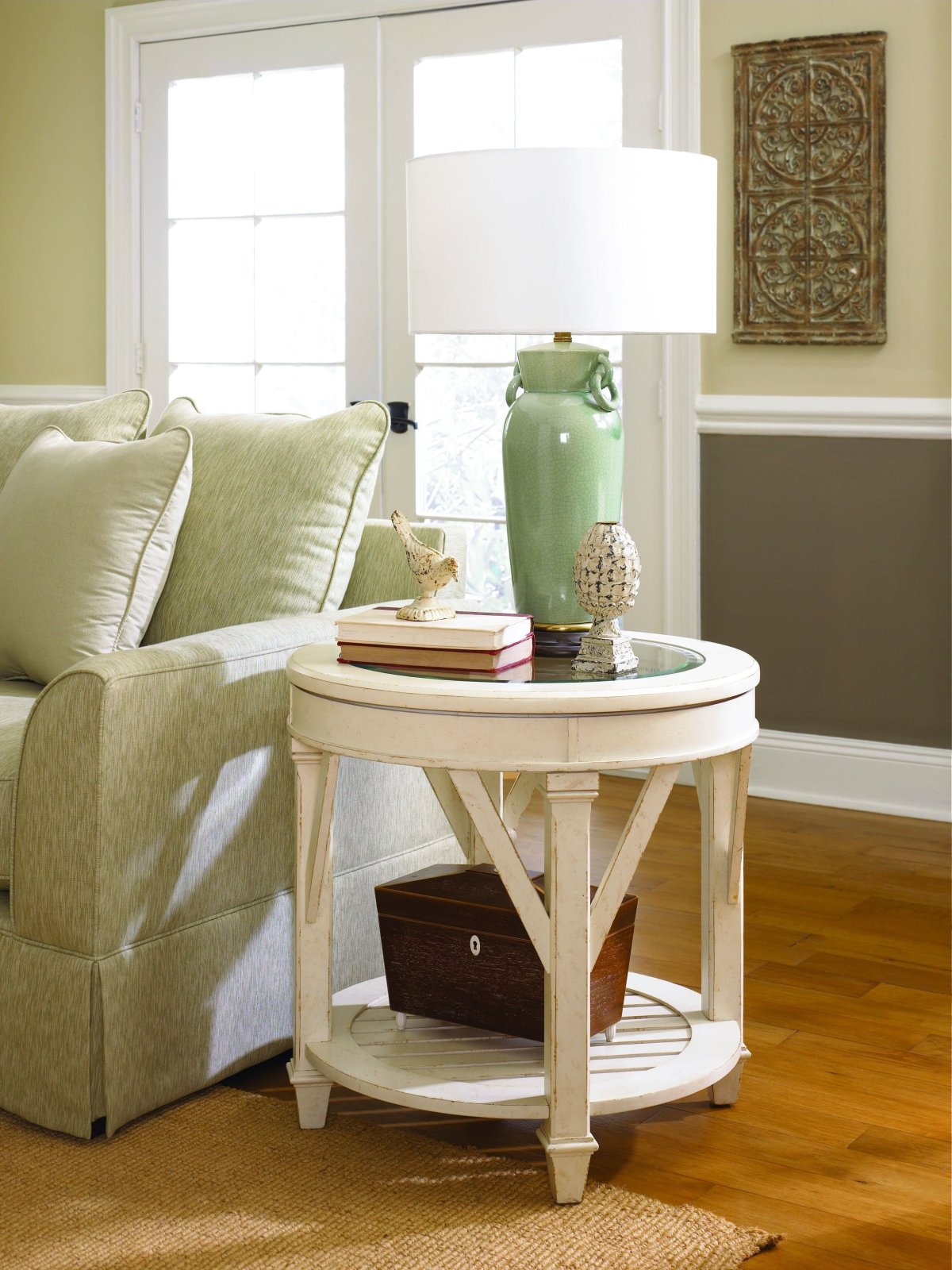 Столик к дивану круглый