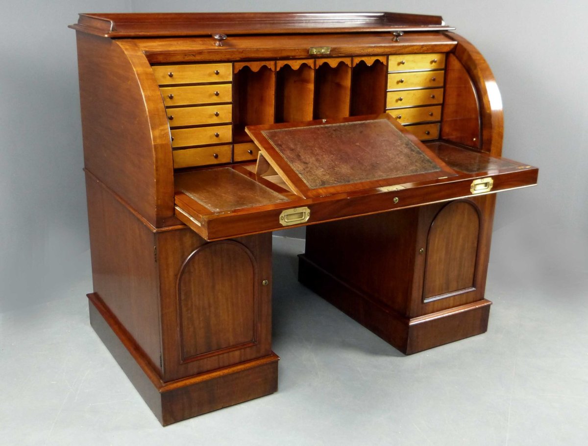 Антикварный письменный стол