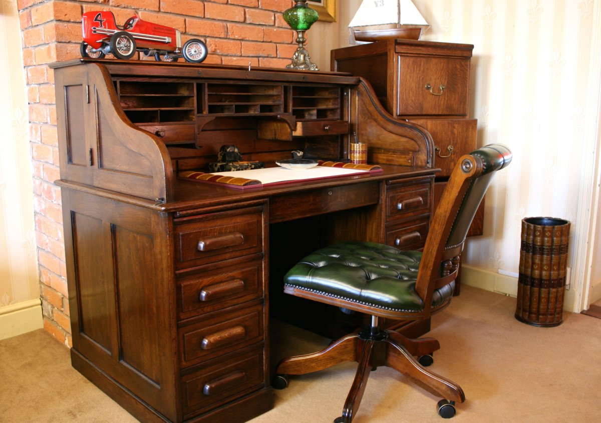 Антикварный письменный стол