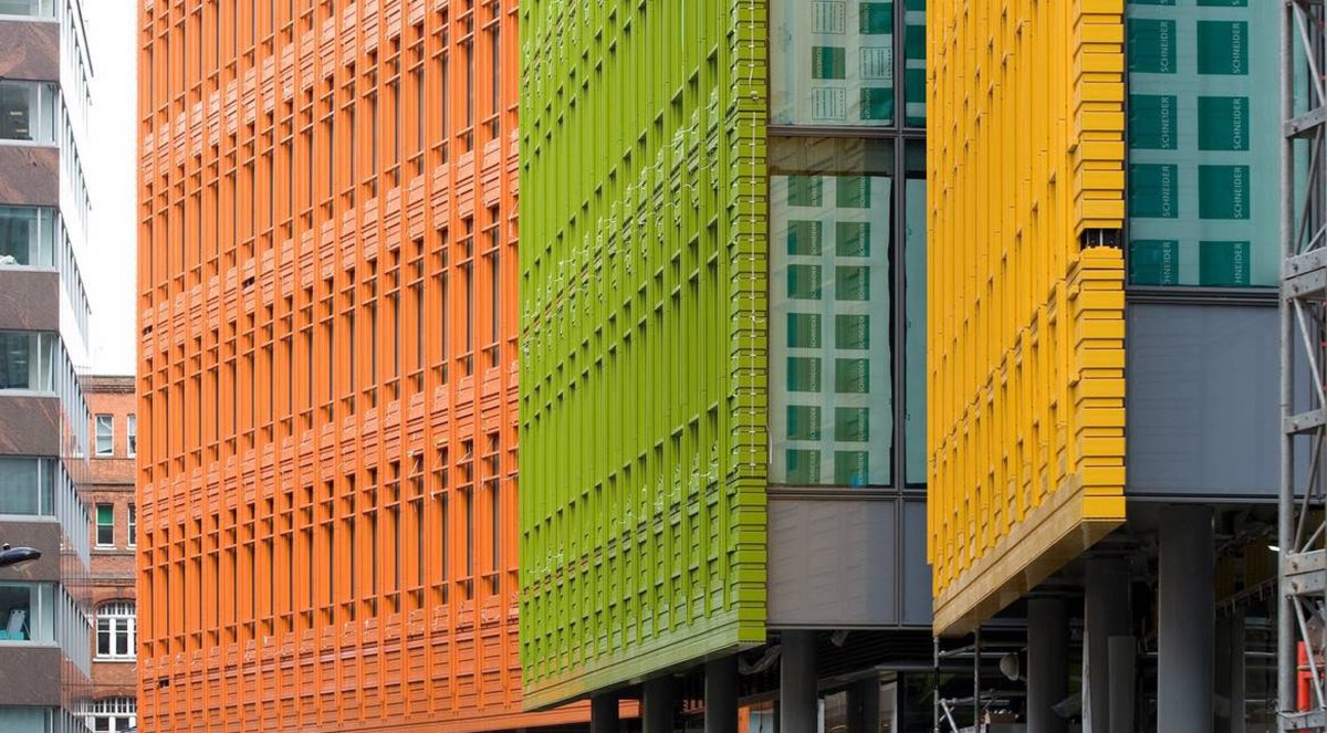 Ламели на фасаде здания