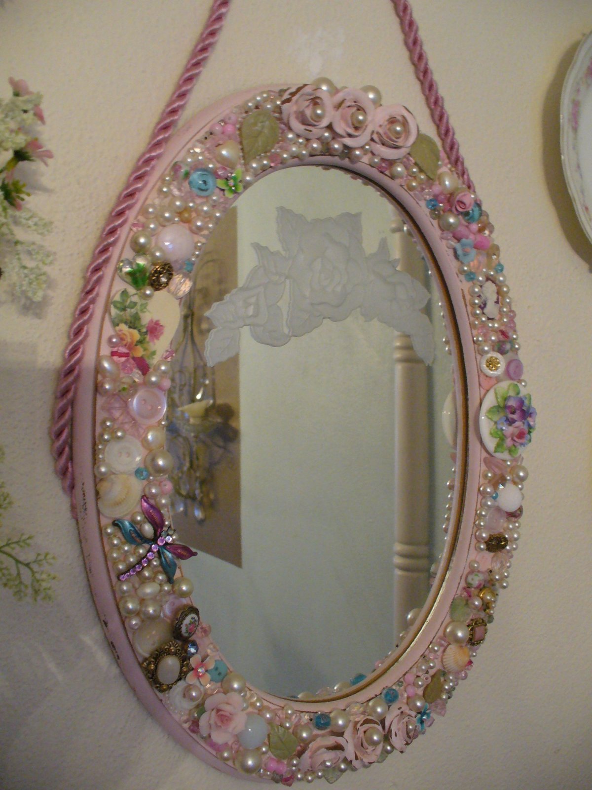 Декорировать зеркало