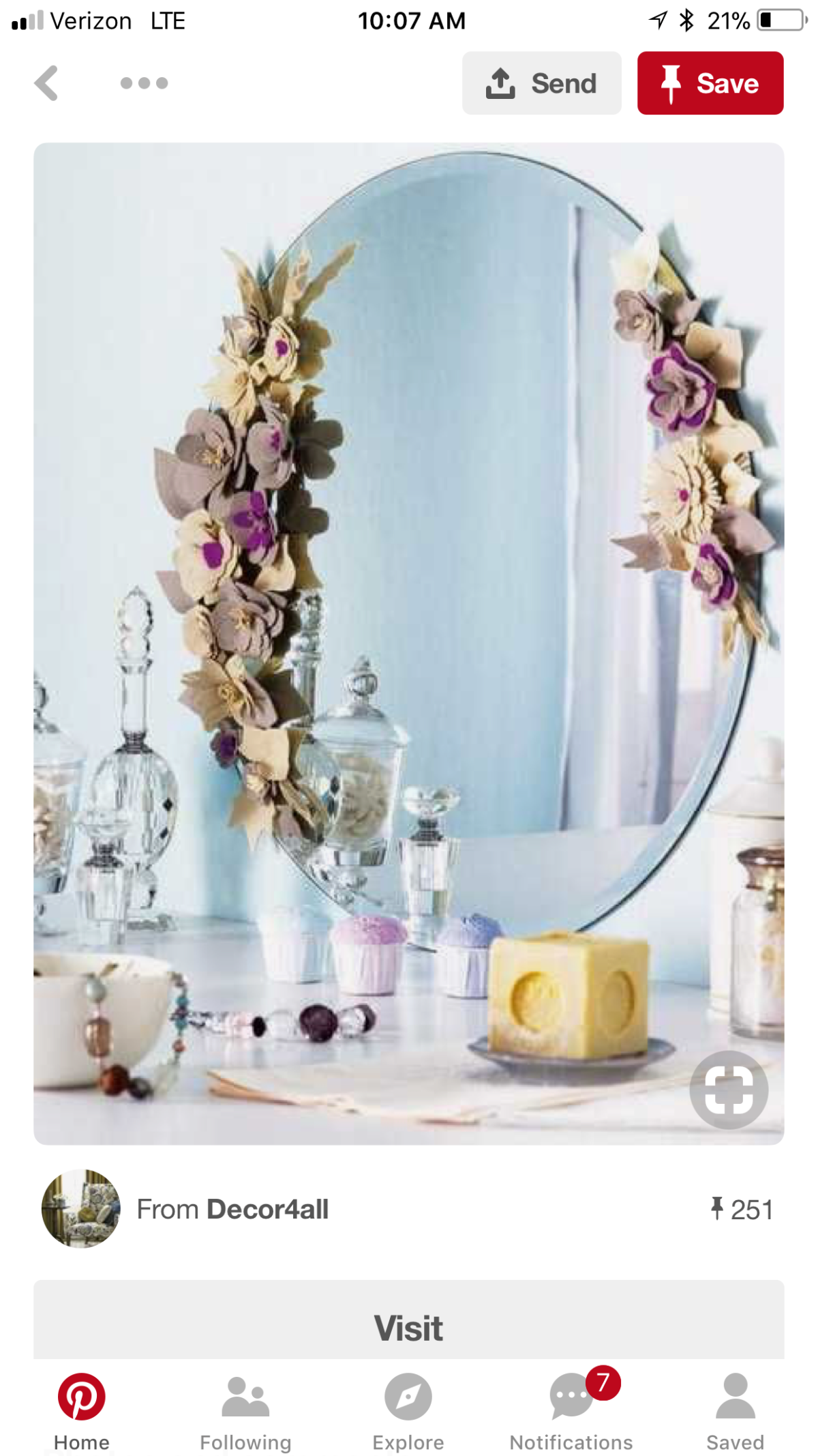 Зеркало украшенное цветами