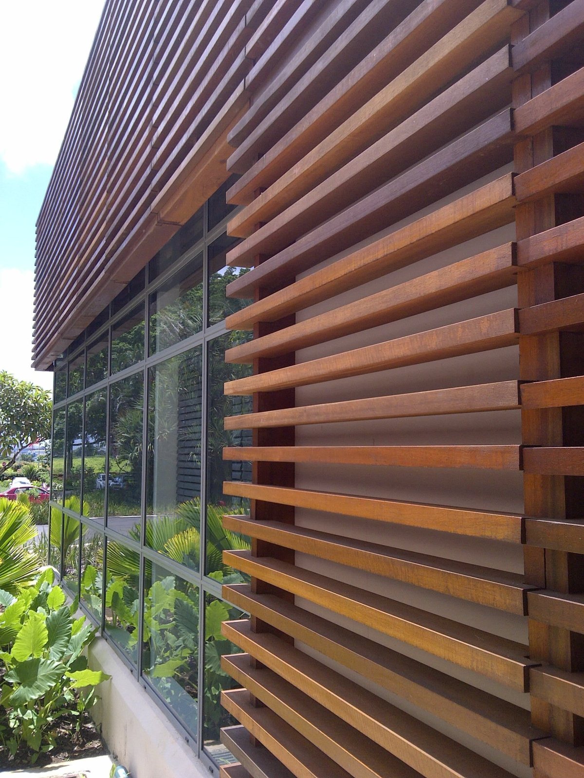 Наружные деревянные жалюзи