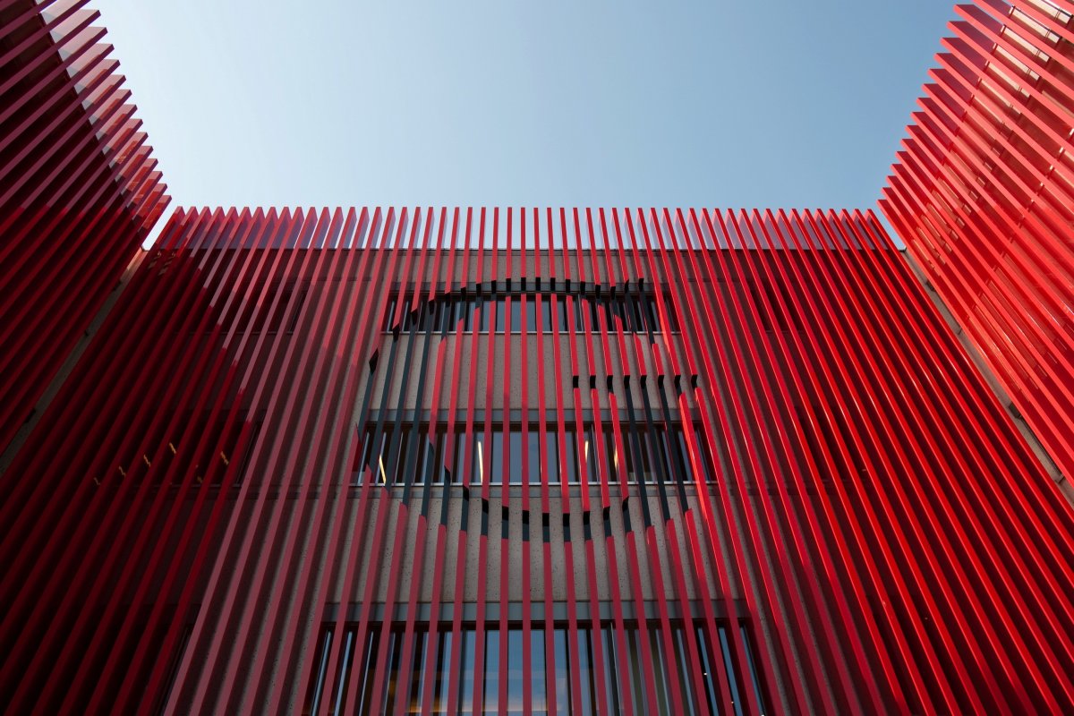 Реечный фасад здания