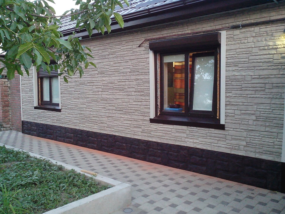 Отделка дома фасадными панелями