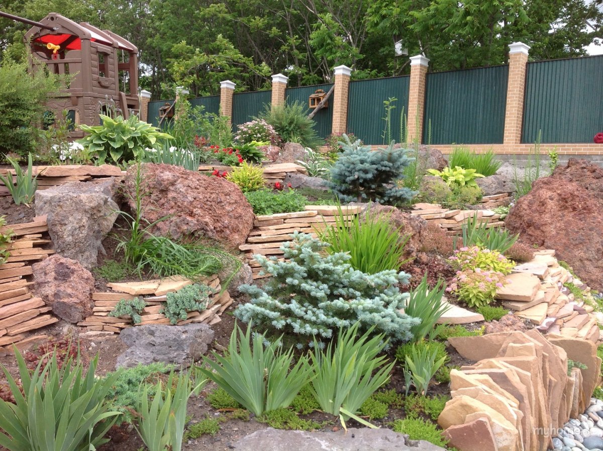 Альпийская горка с уклоном