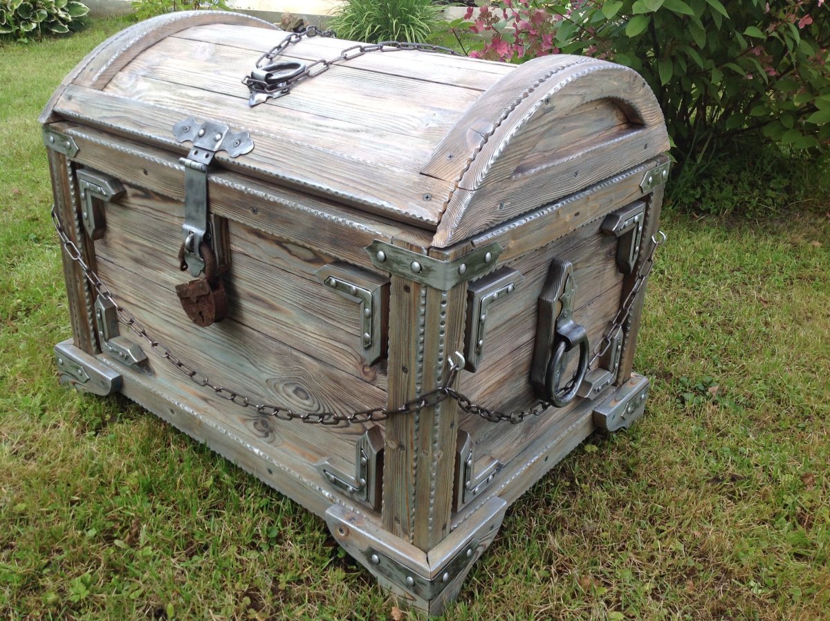 Сундук под старину из дерева