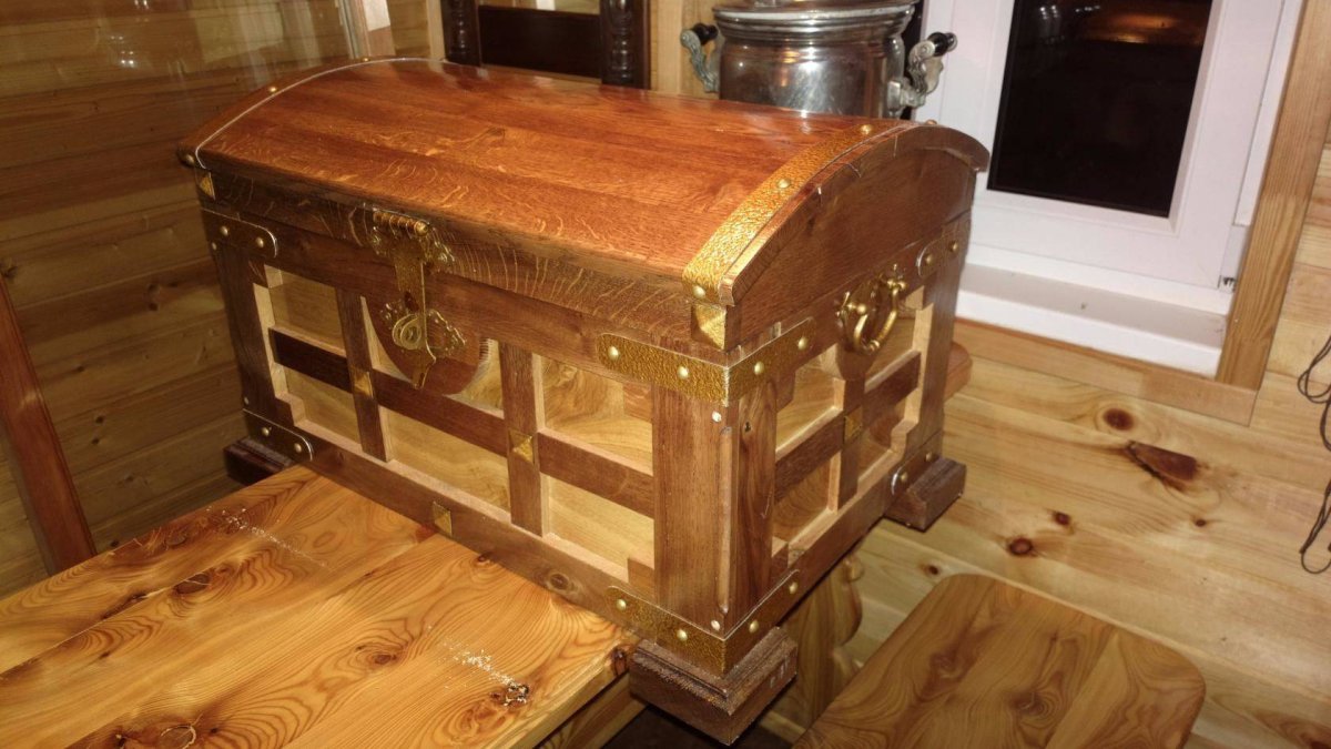 Сундук деревянный напольный под старину