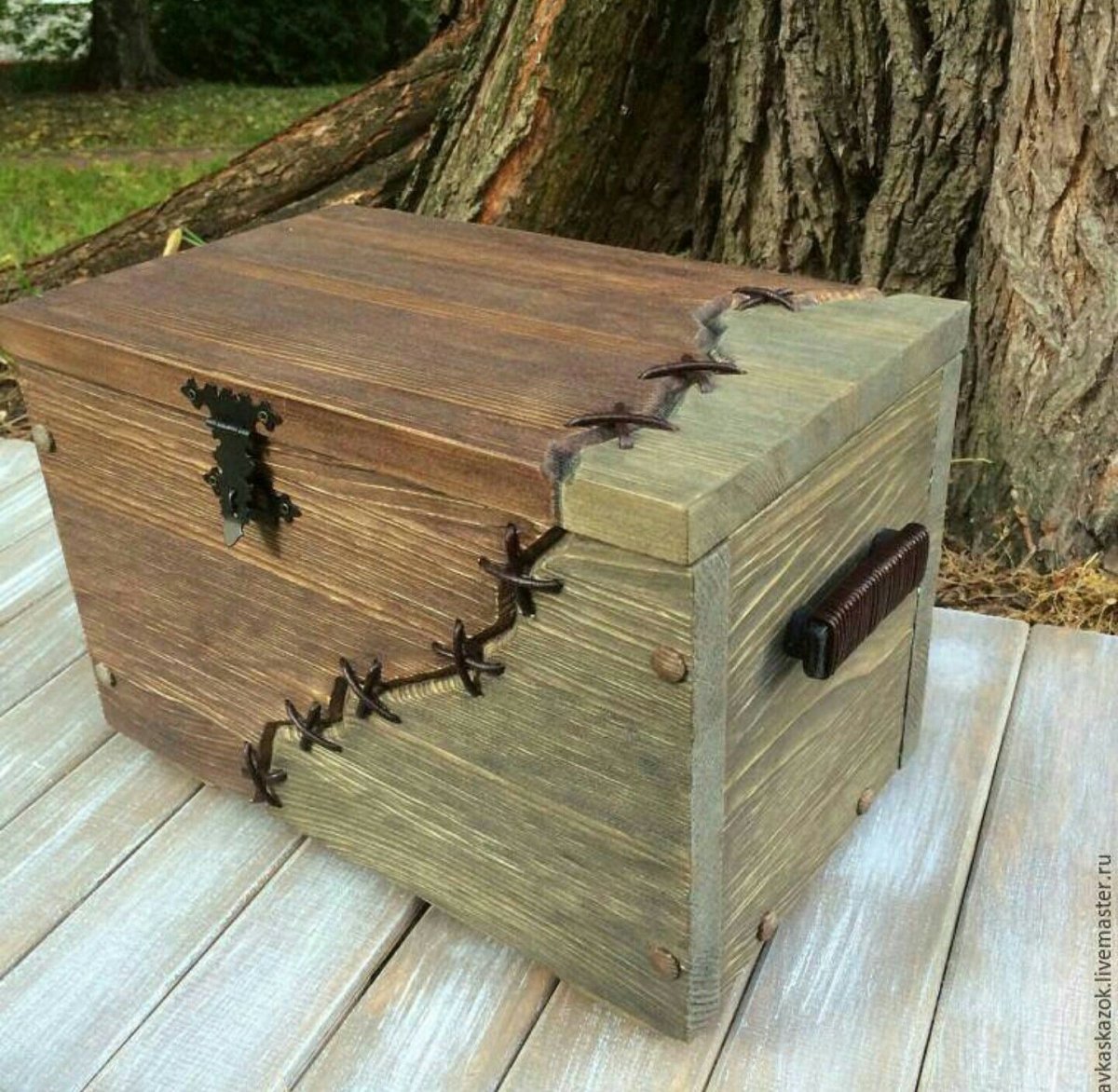 Маленький деревянный сундук