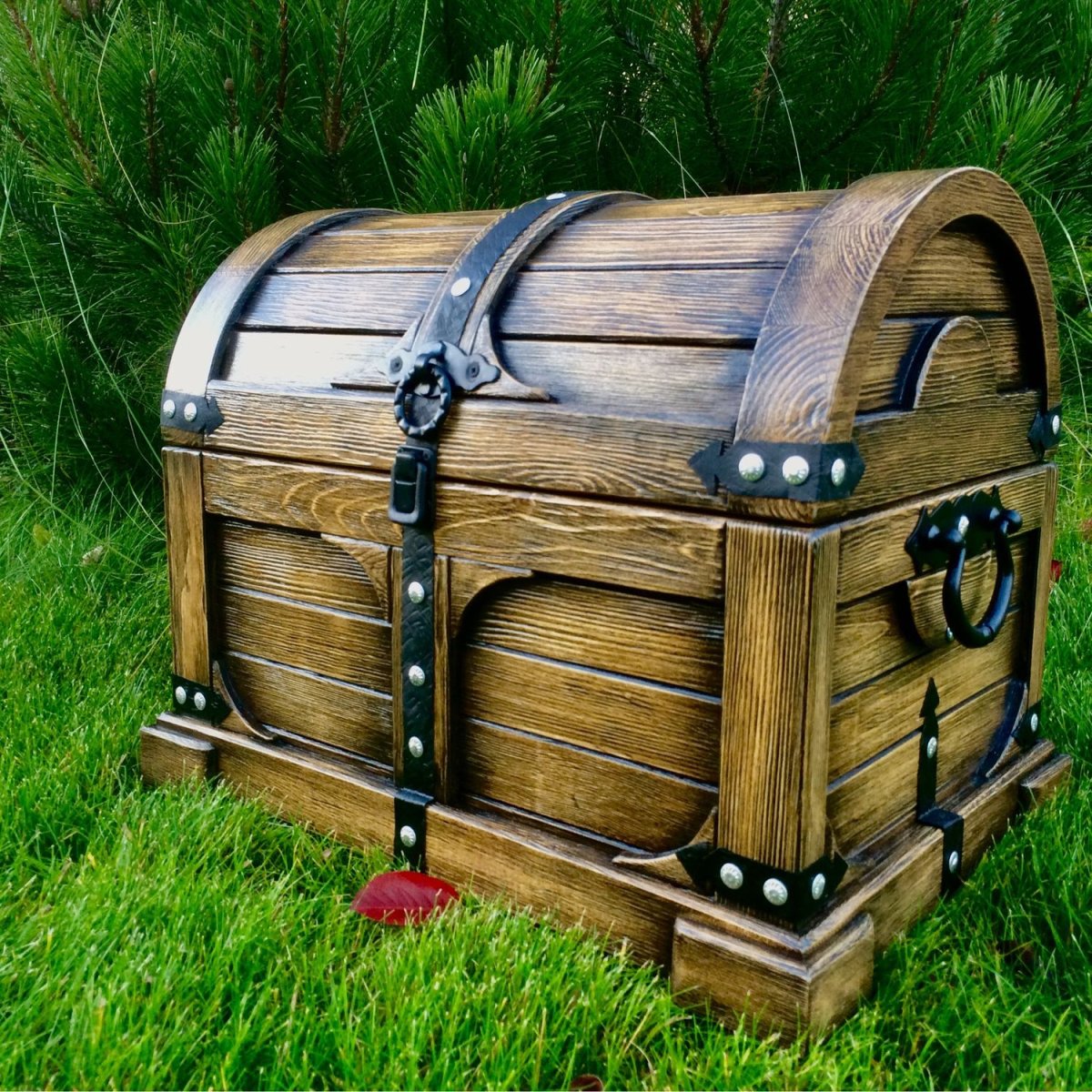 Сундук деревянный