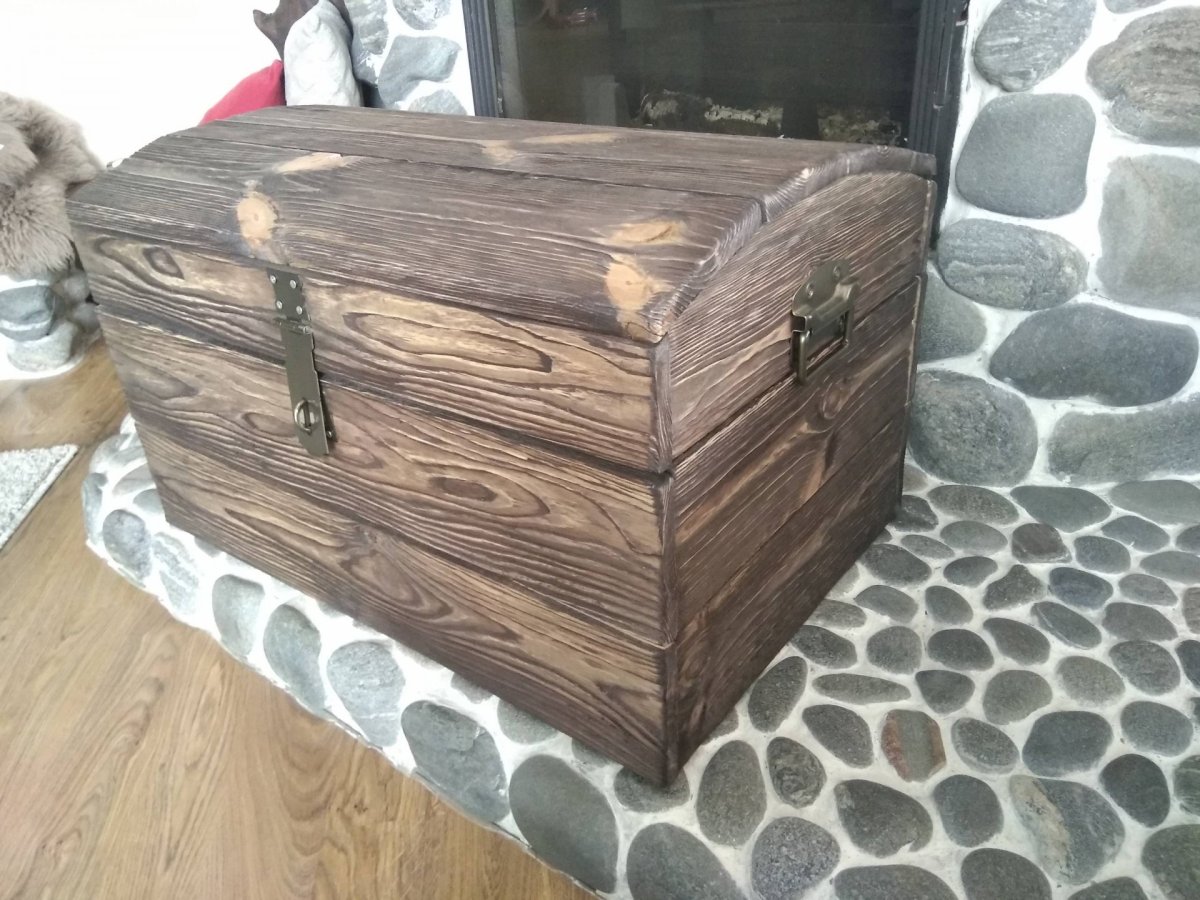 Сундук из досок