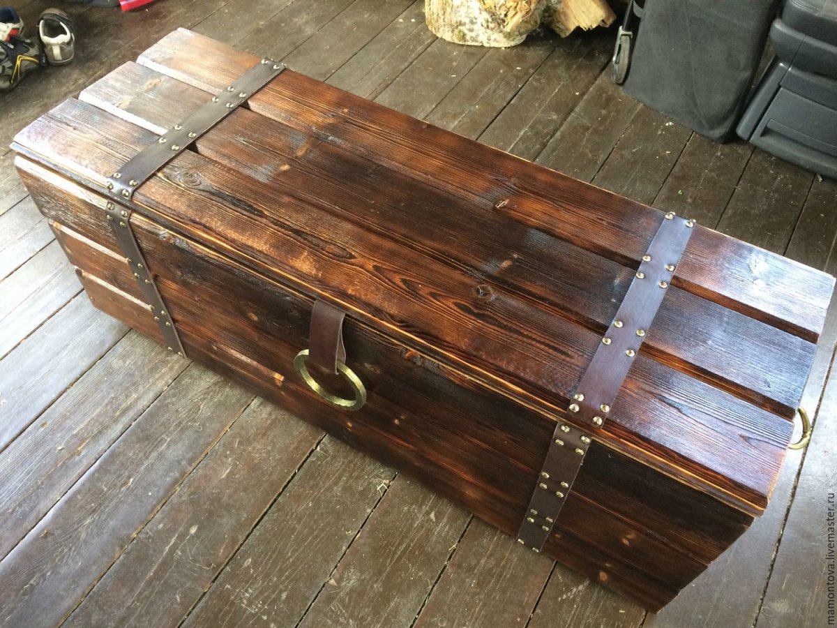 Сундук напольный деревянный