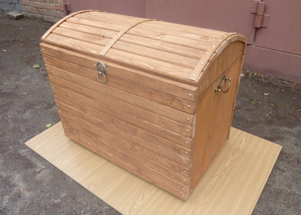 Сундук напольный деревянный