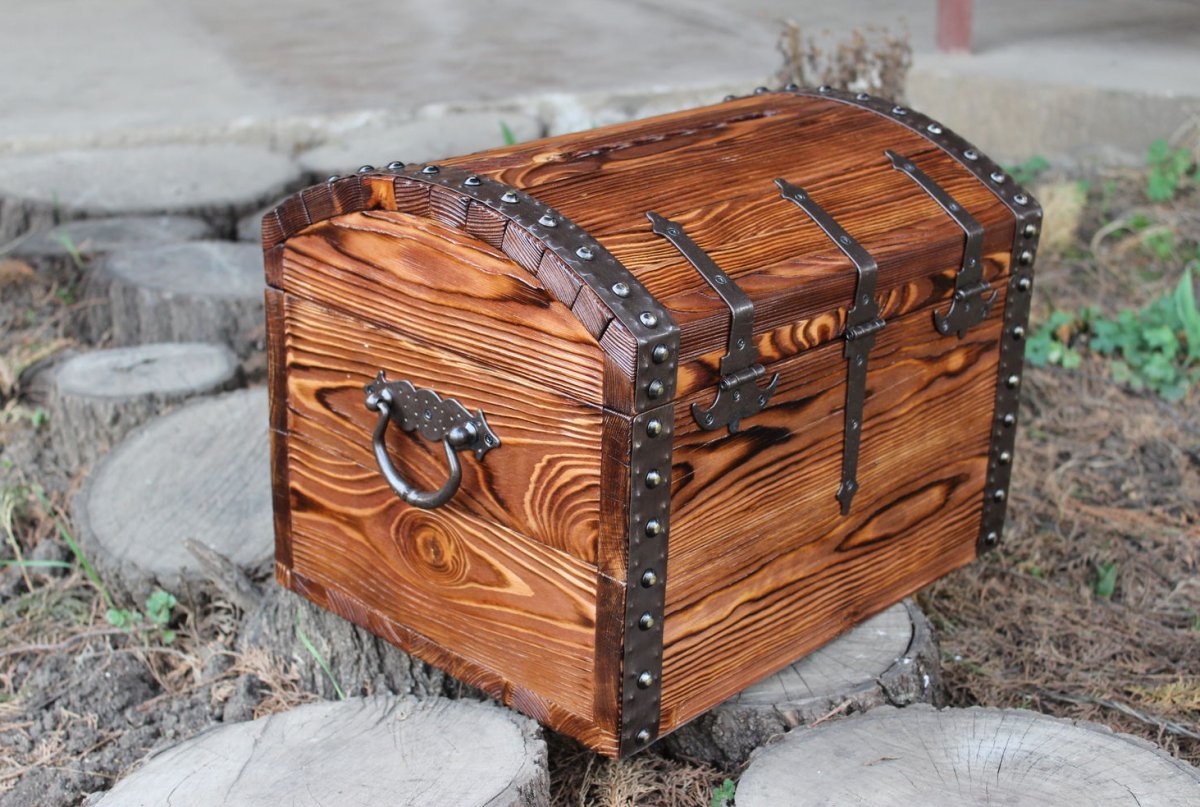 Сундучок из дерева