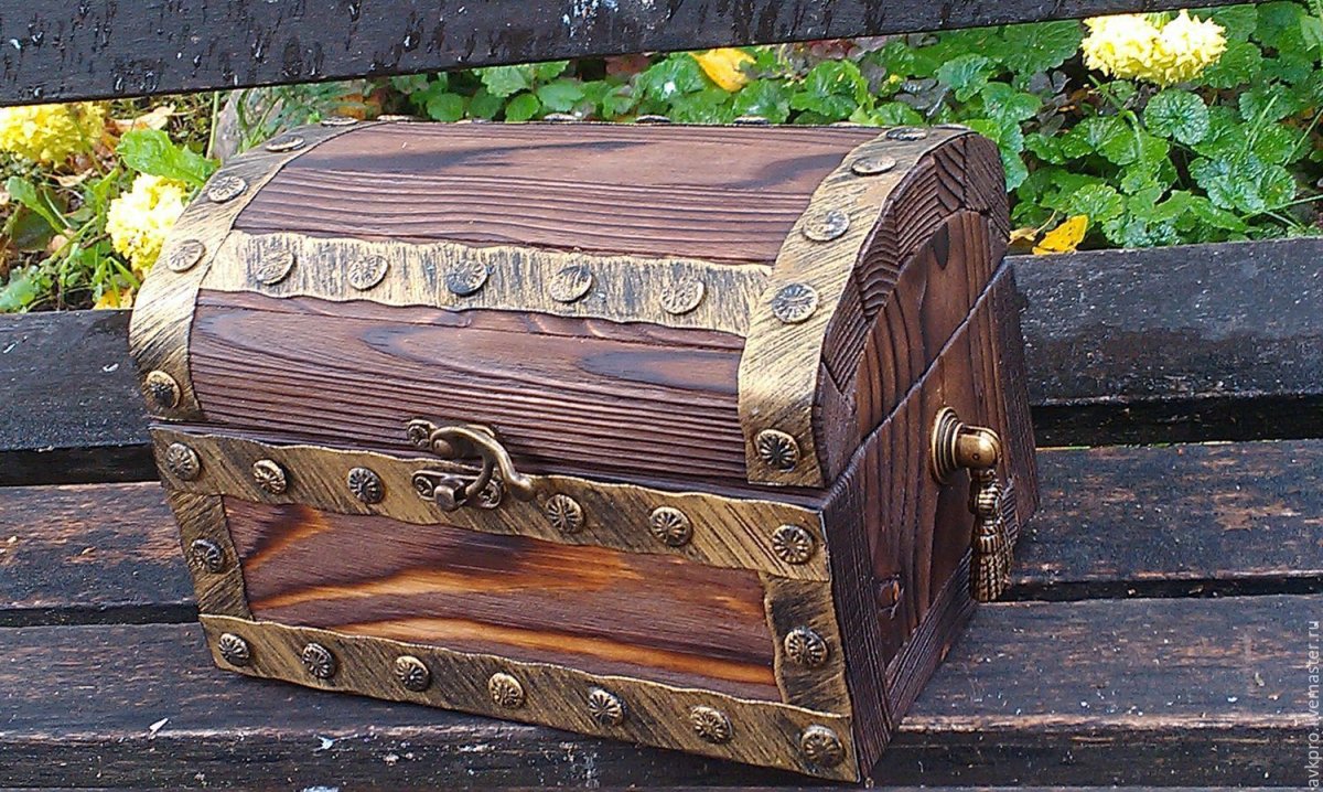 Сундучок из дерева