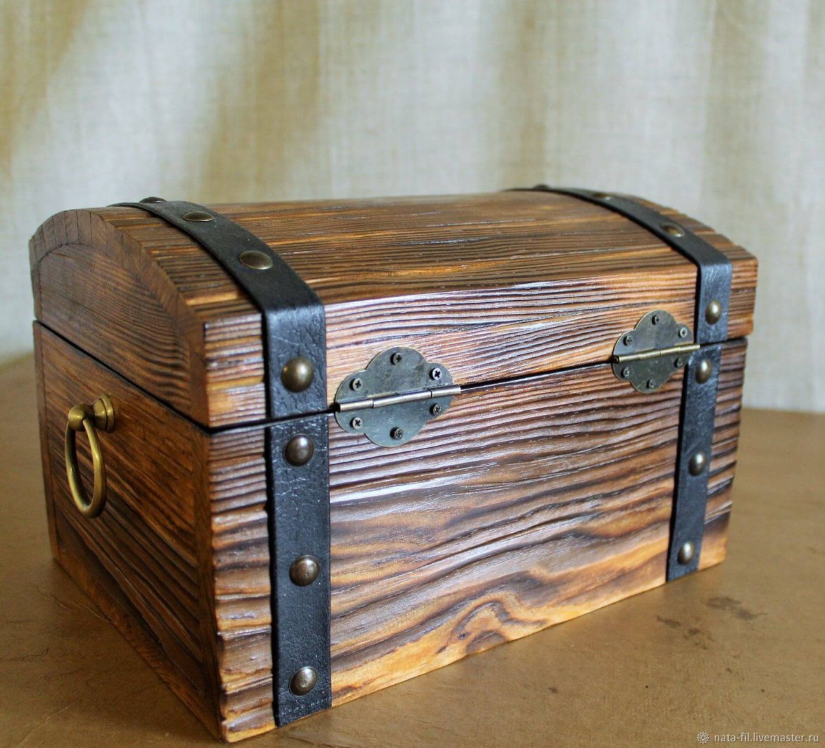 Сундук напольный деревянный