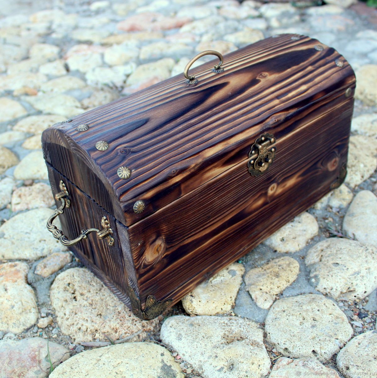 Сундук деревянный