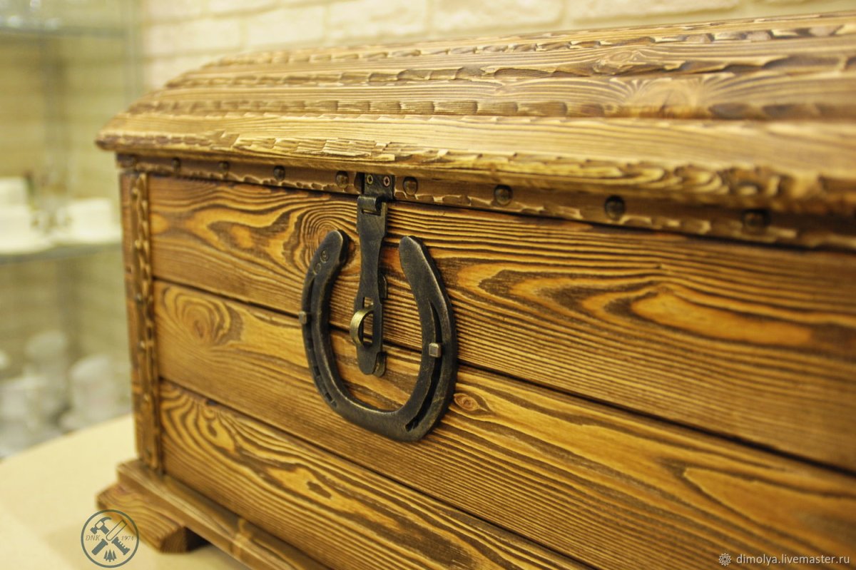 Сундук из лиственницы