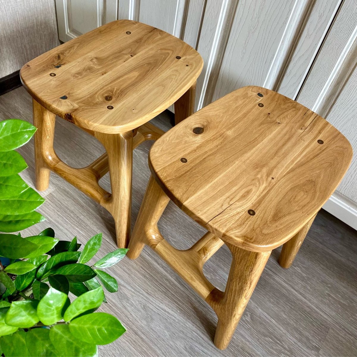 Табурет из массива бука