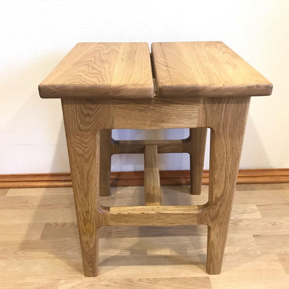 Табуретка из дуба