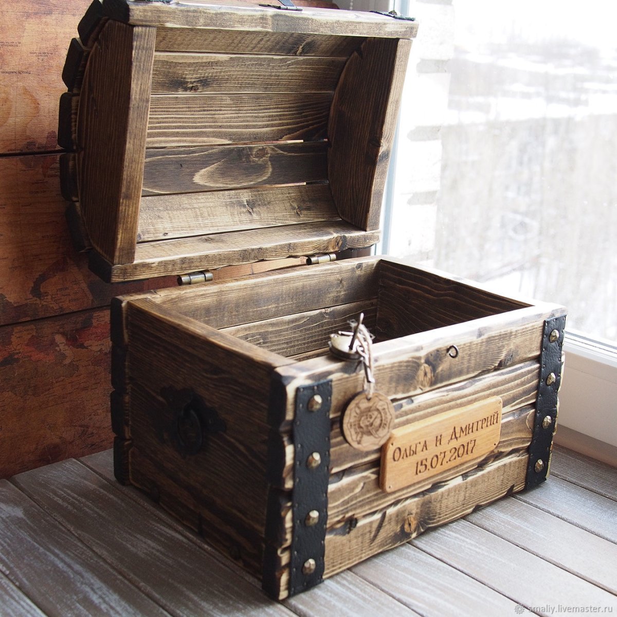 Сундучок из дерева