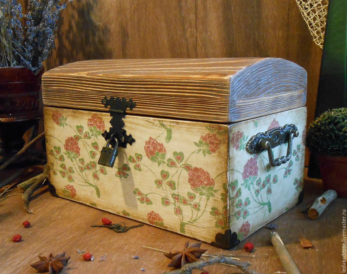 Красивый сундук