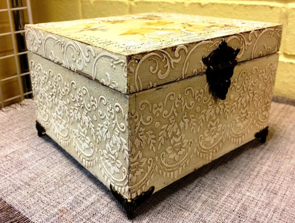 Декупаж сундука