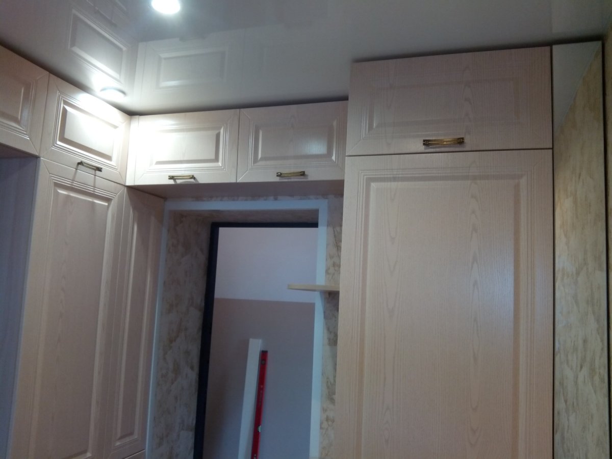 Холодильник в прихожей