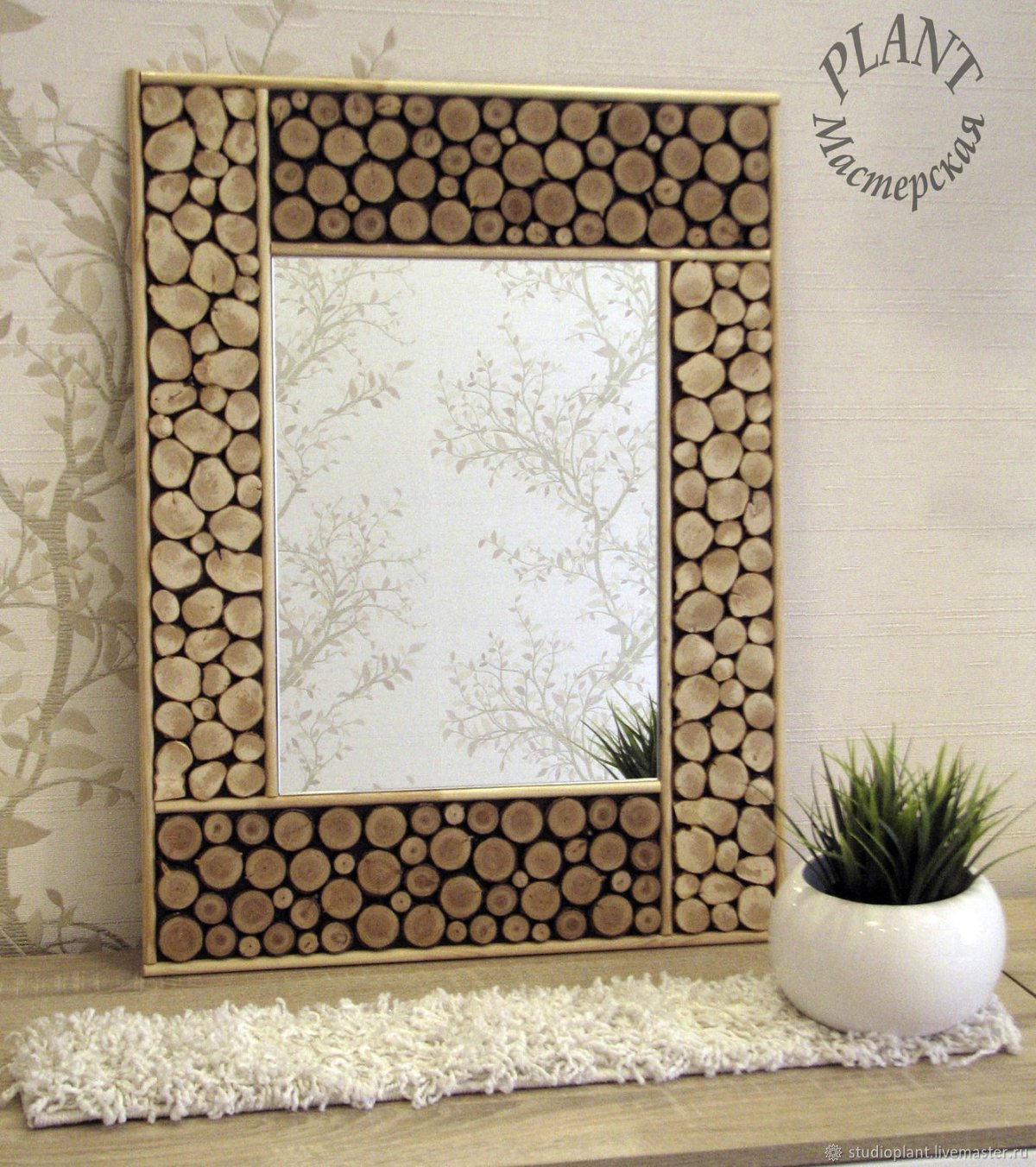 Рамка для зеркала из спилов дерева