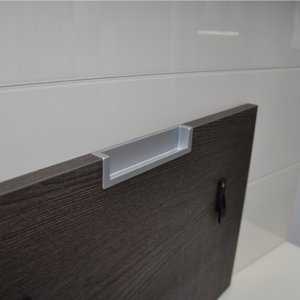 Ручка врезная в торец м/о 128мм, алюминий