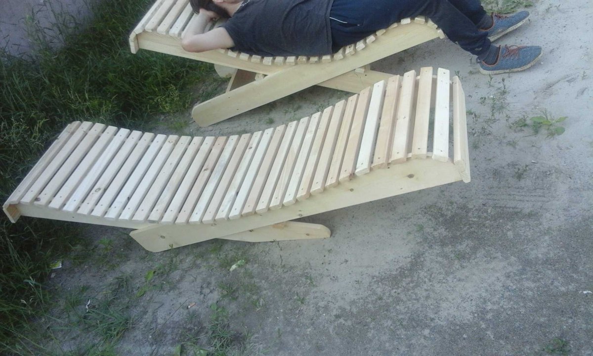 Лежак из дерева