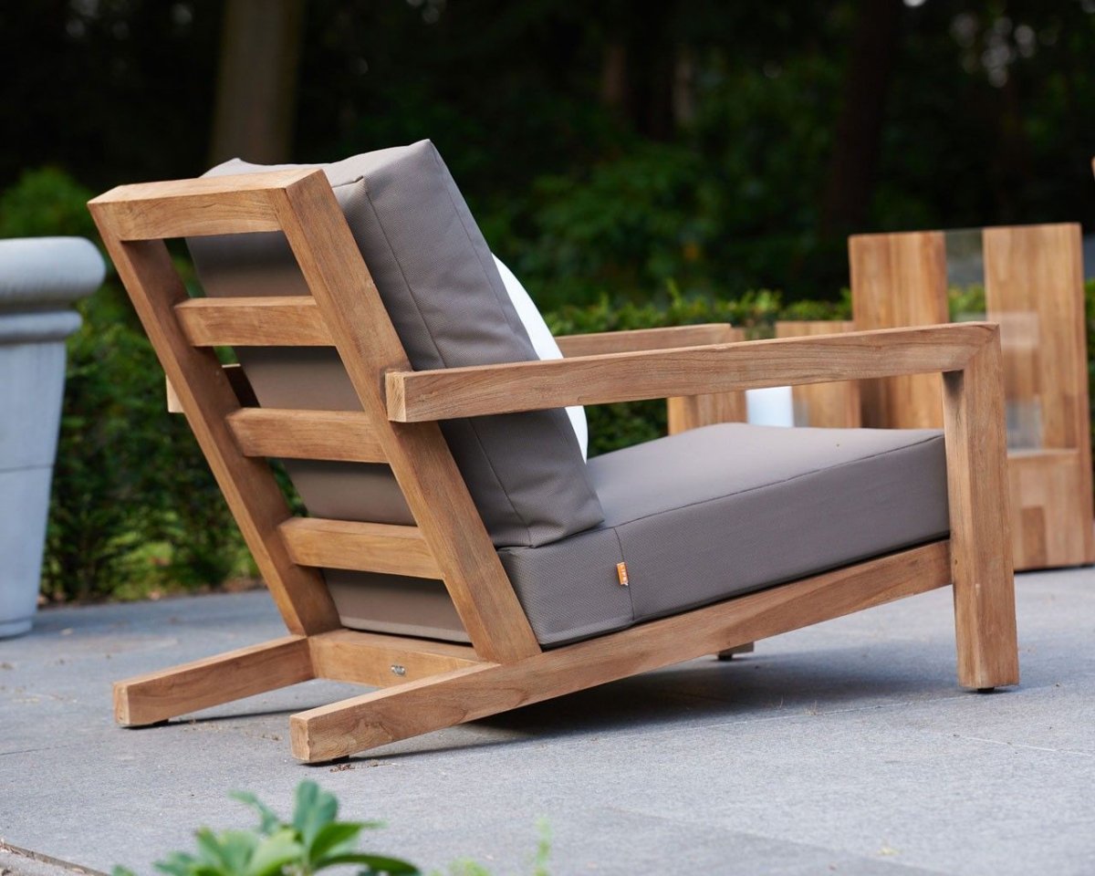 Шезлонг уличный деревянный