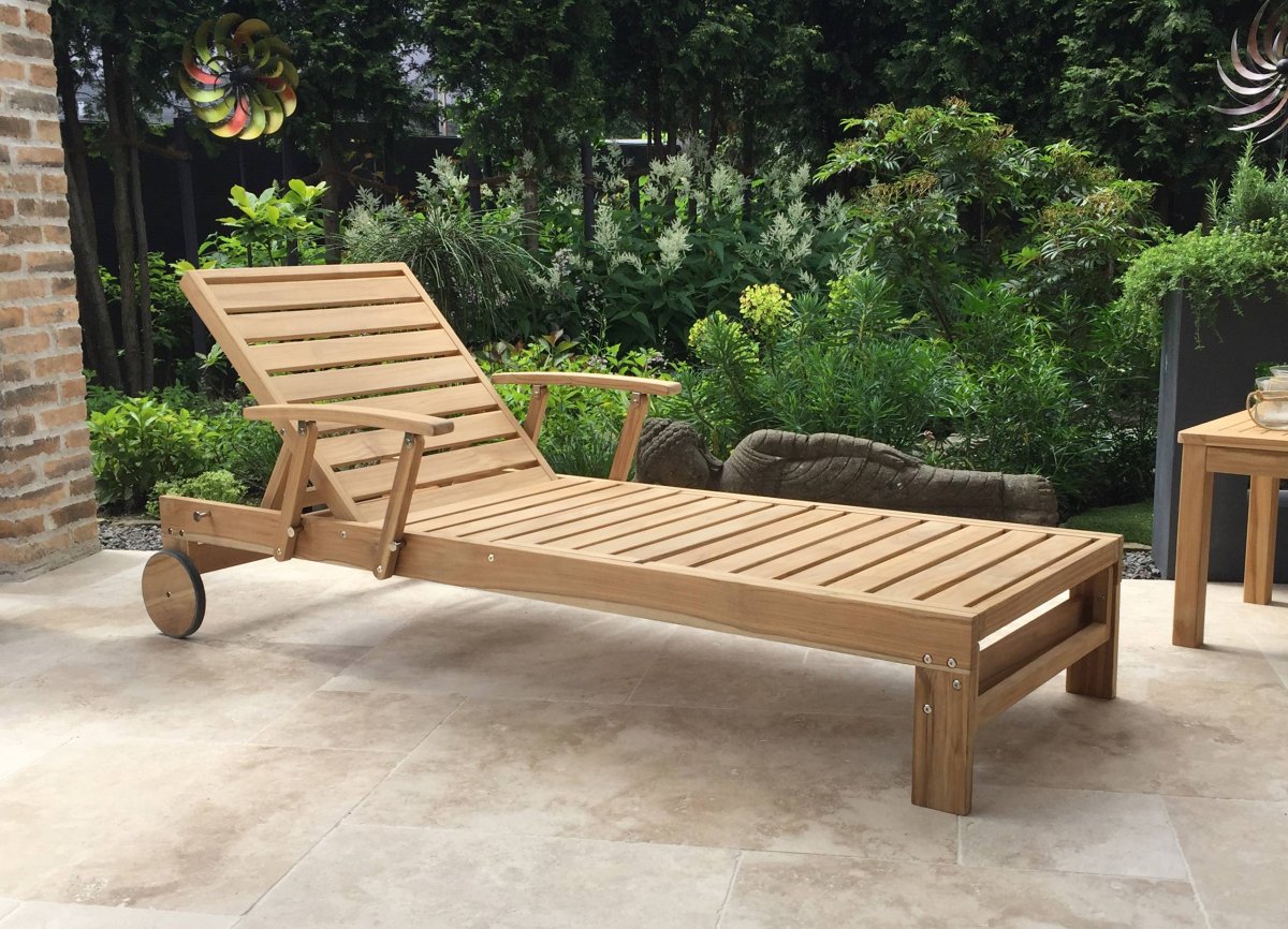 Шезлонг из деревянных реек