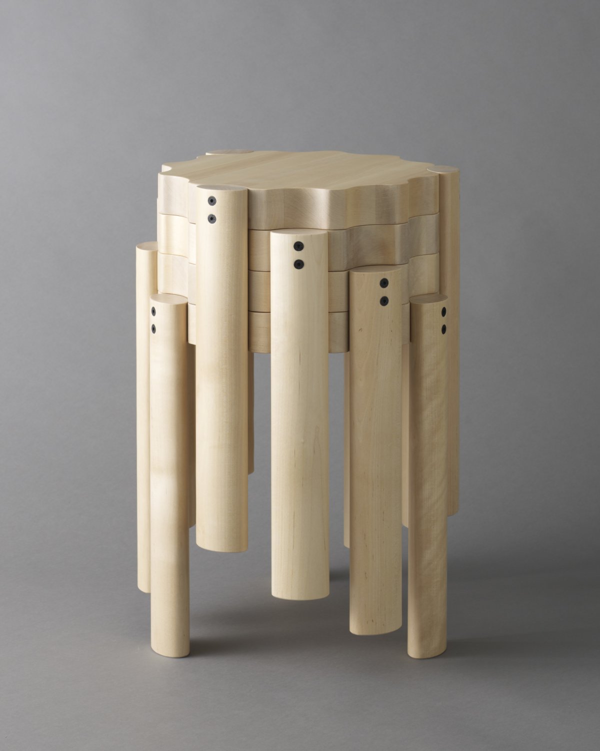 Необычные табуретки из дерева