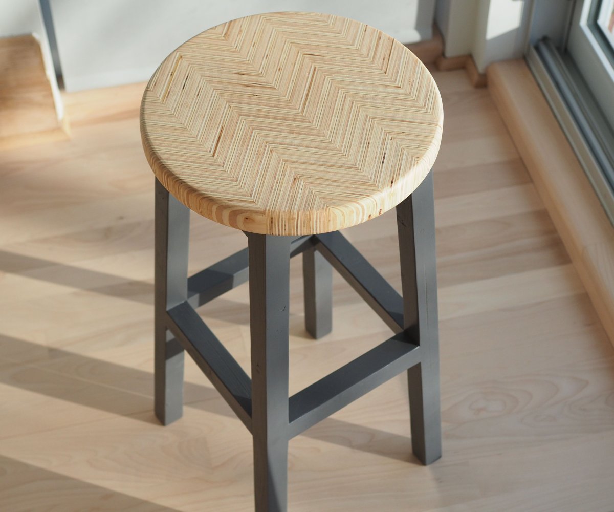 Табуретки из дерева