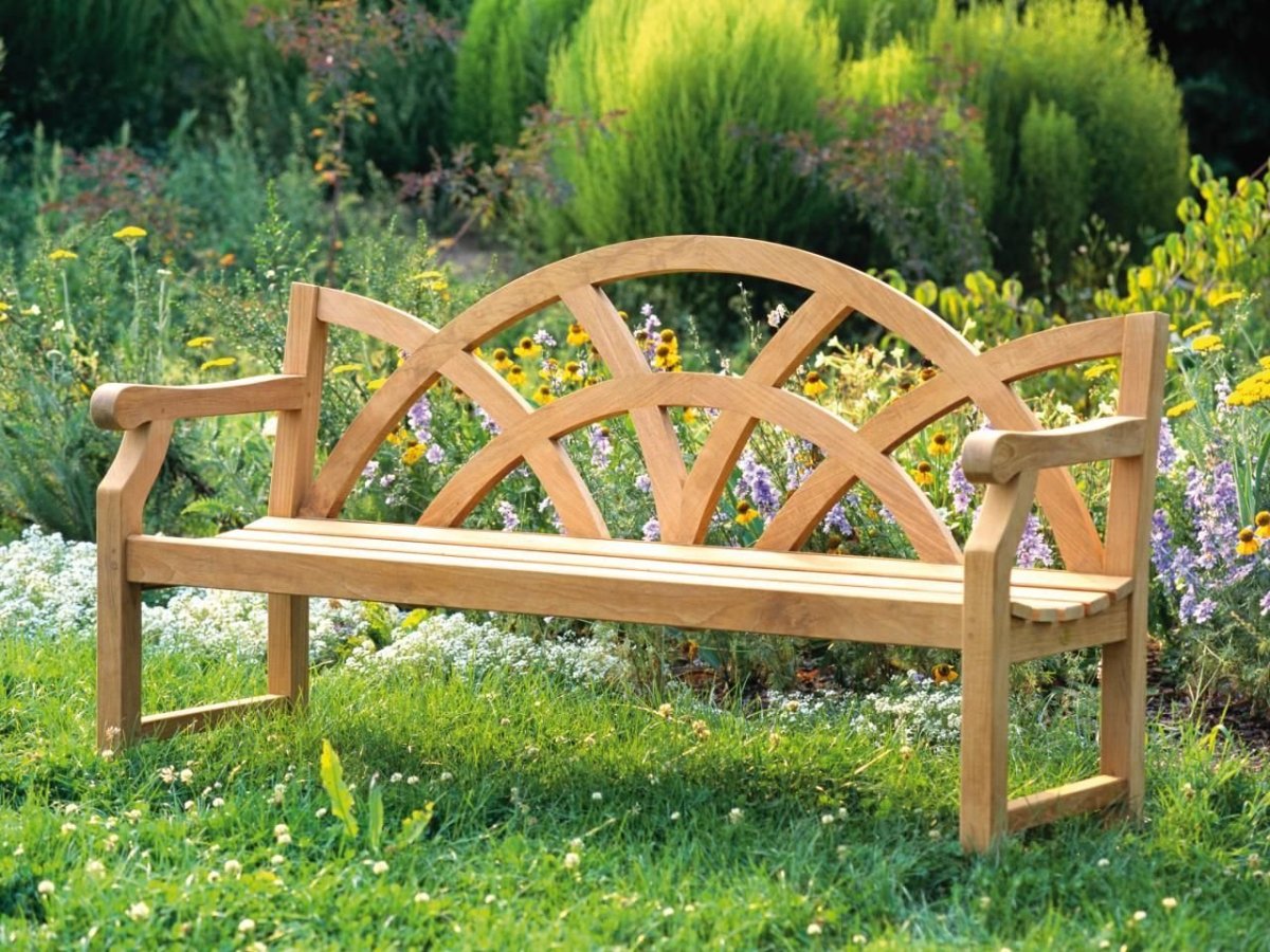 Скамейка деревянная