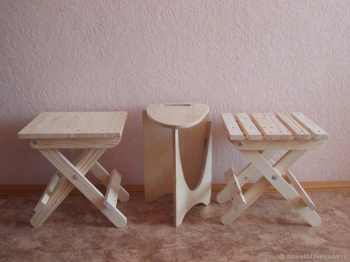 Деревянные складные табуретки