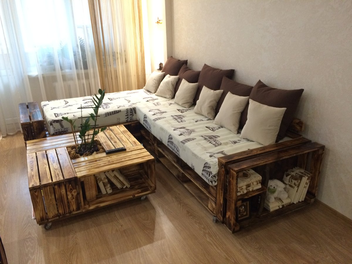 Угловой диван из паллет