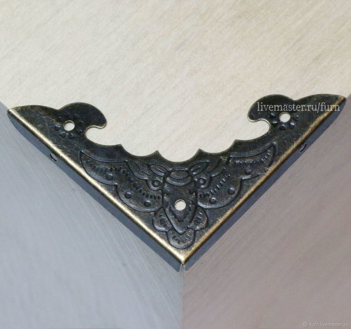 Железные уголки сундук