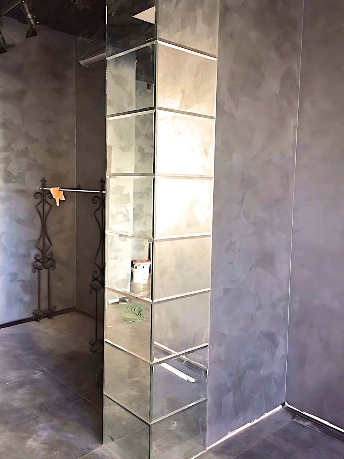 Зеркальная колонна