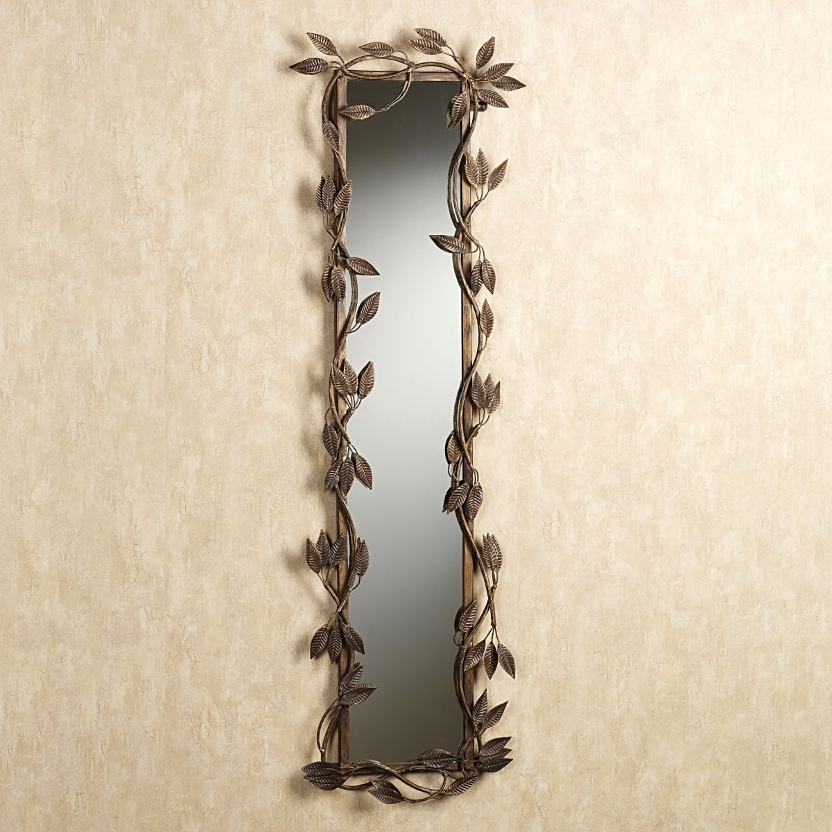 Кованая рамка для зеркала